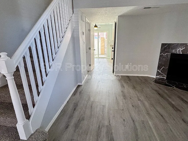 700 Fruit Ave NW — Photo 3