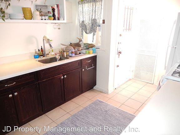 5th image of 2554 Front St APT 3