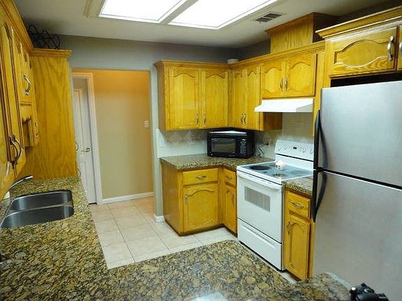 4th image of 2817 Pelican Ave