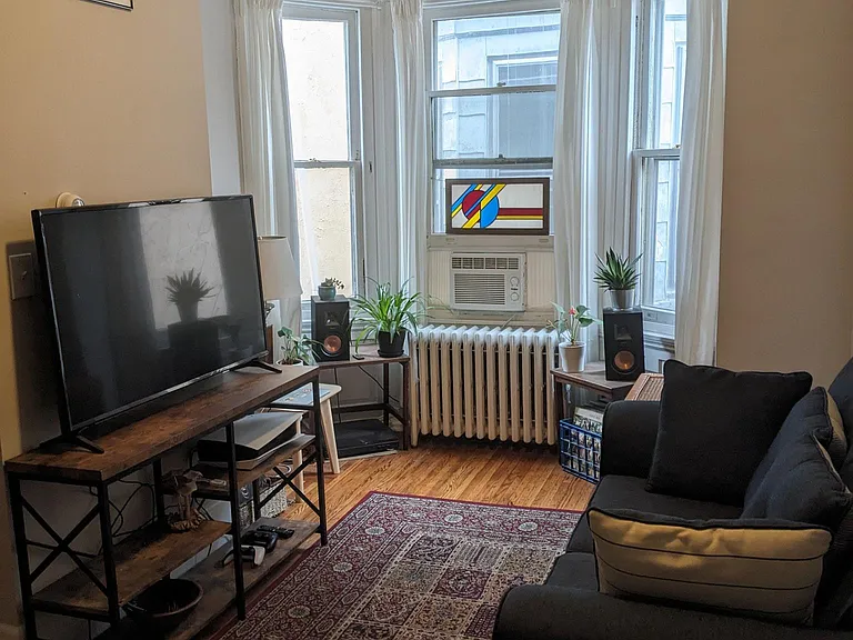 4740 Hazel Ave #2R — Photo 2
