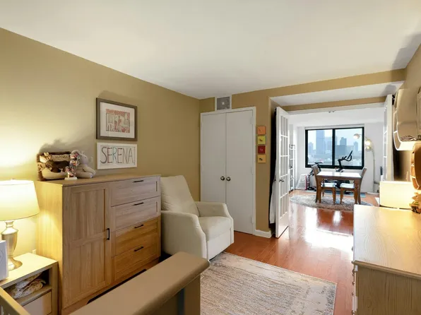 700 Grove Street image 14 of 39