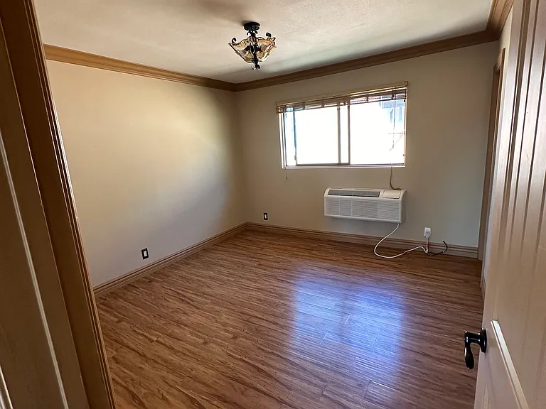 2499 E 19th St #5 — Photo 17