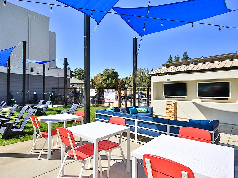 Outdoor - Patio 3