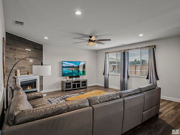 5th image of 700 Tufa Dr