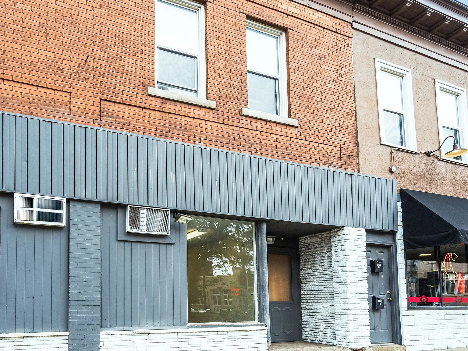 2401 Dupont Ave S — Photo 1