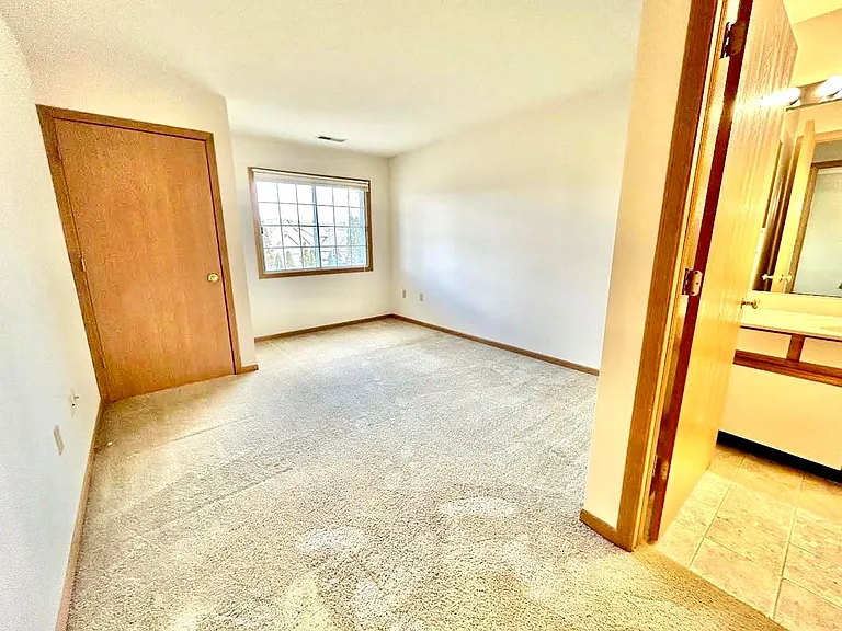 Stone Creek Apartments — Photo 19