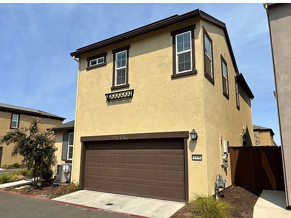 3rd image of 1378 Hadley Dr