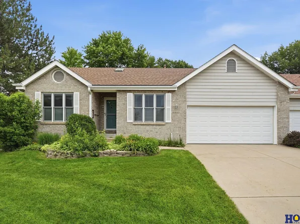6940 Summerset Cir, Lincoln, NE 68516