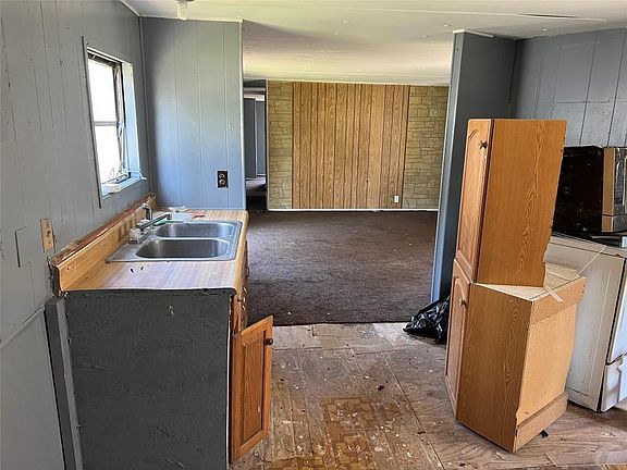 4th image of 593 Magnolia Park