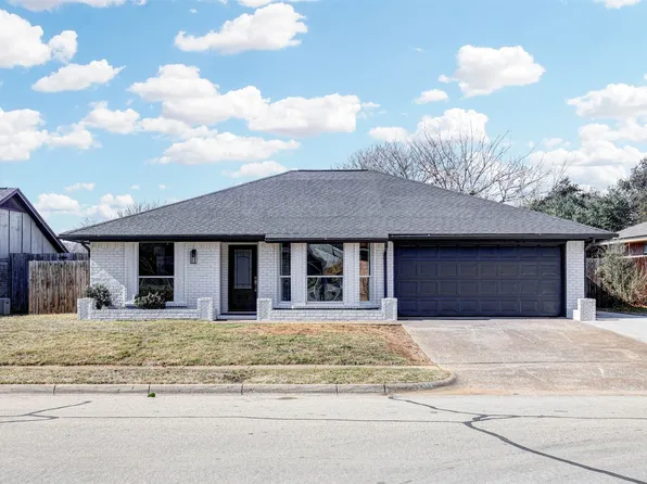 312 Almond Ln, Euless, TX 76039