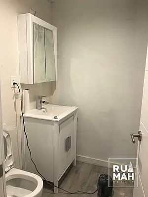 Sold by Rumah Realty Inc | media 27