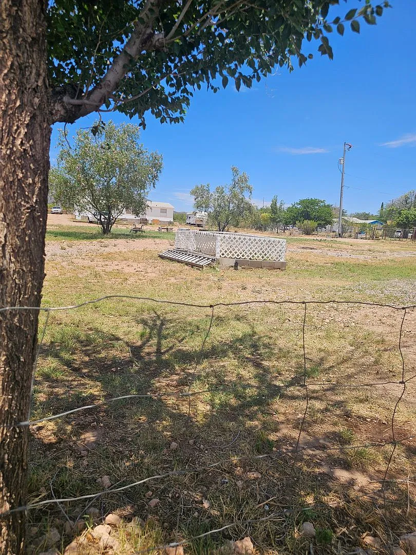 Quiet and comfortable just outside of Bisbee city limits — Photo 2