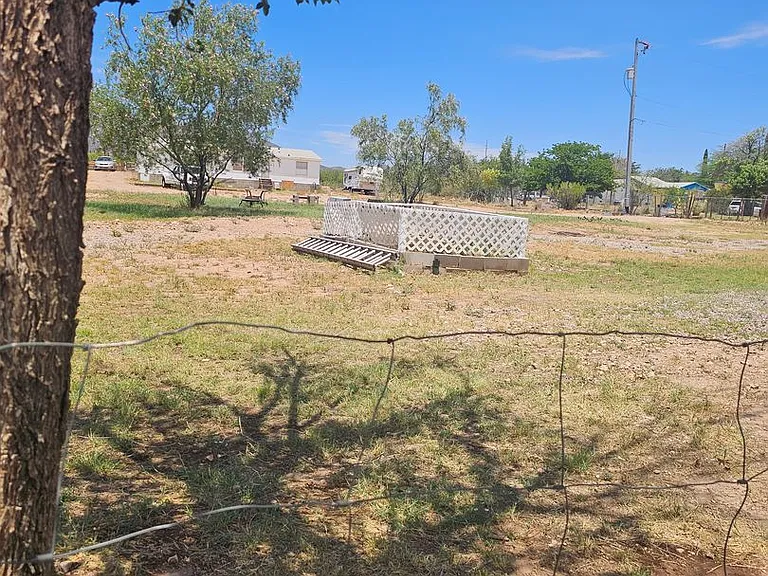 2078 S Kentucky St — Photo 2