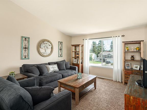 3rd image of 8011 E Sommerset Ct
