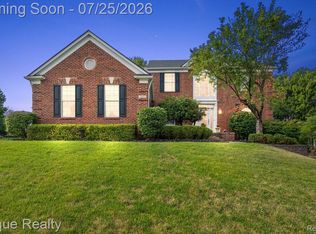 1909 Catlin Dr, Rochester, MI 48306