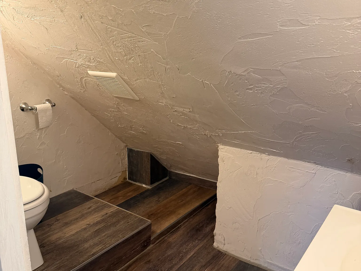 4 bed, 1.5 bath, 2100 sqft, $4,000 — Photo 4