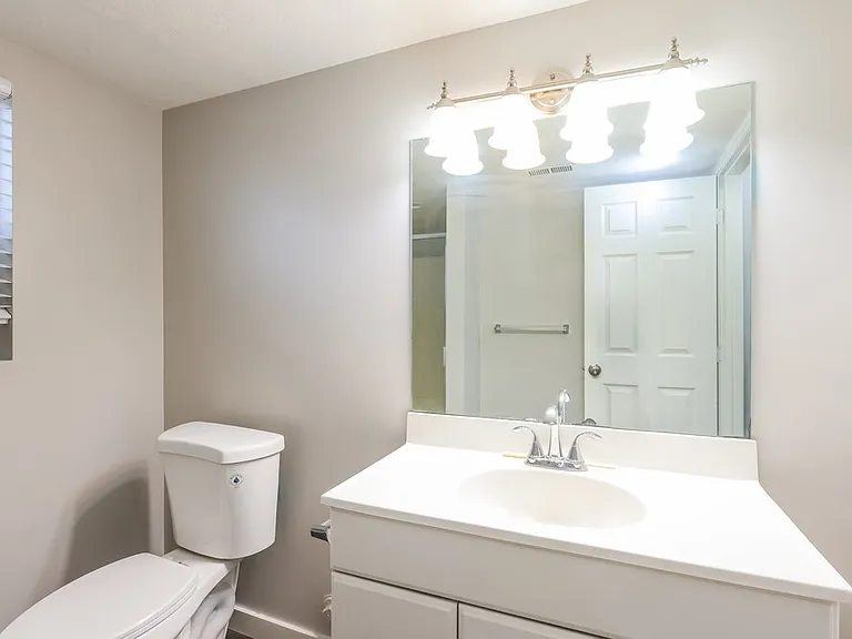 5902 S Woodview Dr — Photo 17