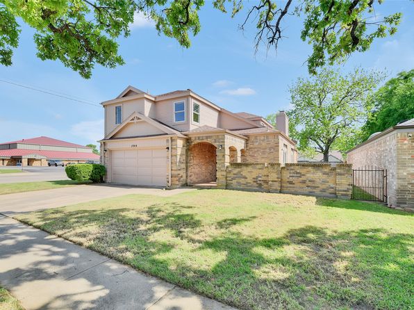 1944 Realistic Dr, Bedford, TX 76021