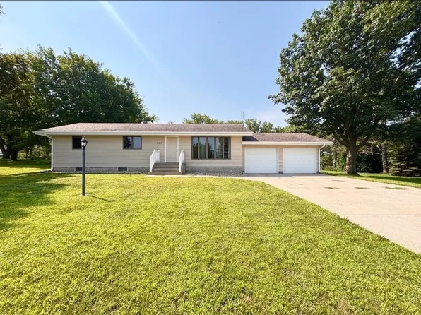 3617 Lakeview Ln, Columbus, NE 68601