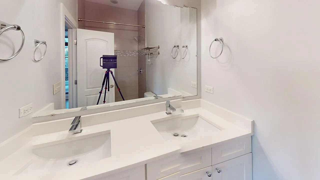 Renovated Rogers Park 2 bed 2 bath - November 1st — Photo 4