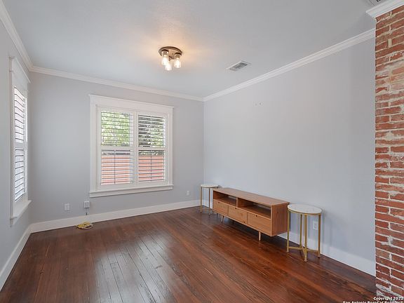 5th image of 415 Margaret Ave