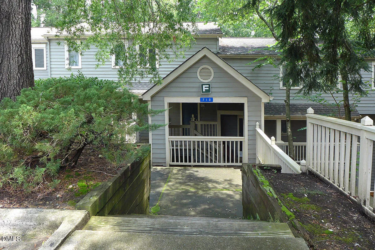 2 bed, 2.0 bath, 900 sqft, $1,595 — Photo 1