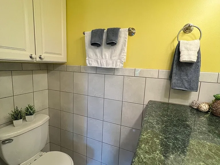 1880 Bonnie Ln #302 — Photo 22
