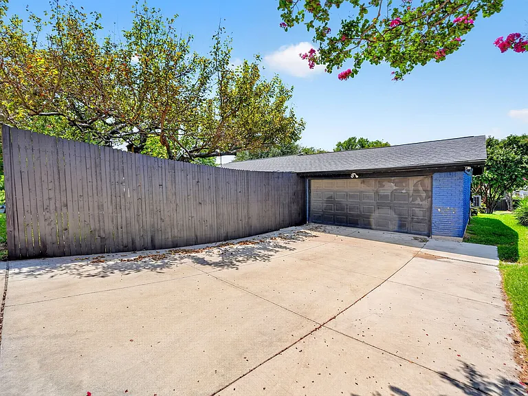 505 Whittle Way — Photo 35