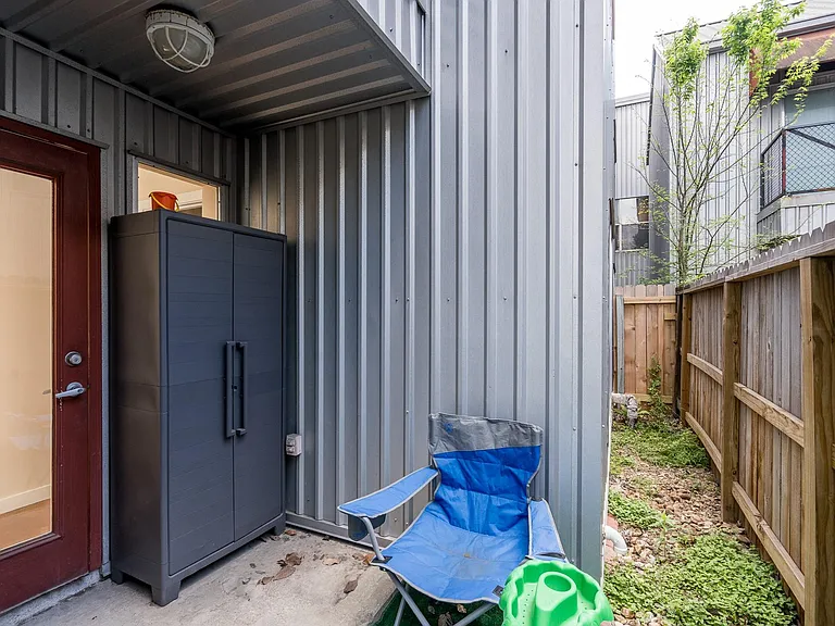 1304 Arthur St — Photo 16