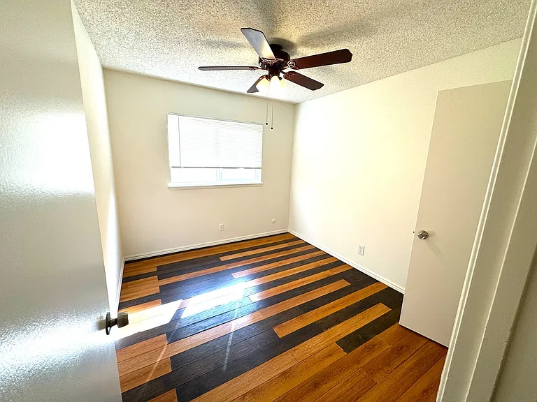 7642 E Woodsboro Ave — Photo 9