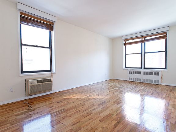 4th image of 165 Christopher St APT 5R