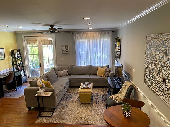 5th image of 501 9th St APT 312