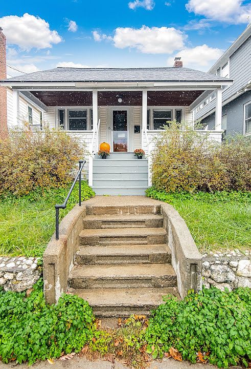 1st image of 6 Shelburne Rd #1