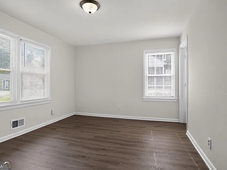 862 Slaton St — Photo 8