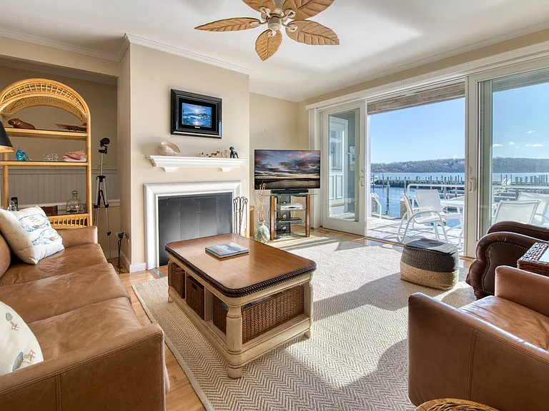 8 Oyster Point — Photo 9