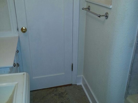 4th image of 1327 22nd Ave SE