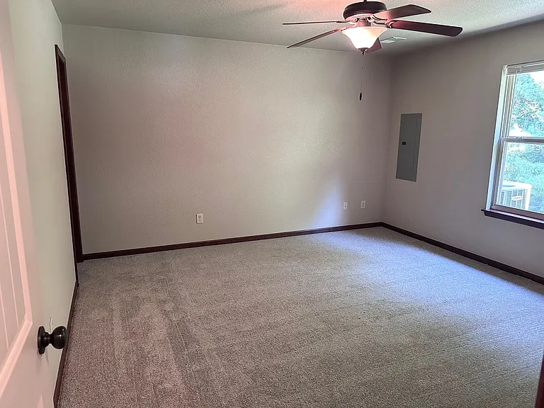 145 SE Rose Garden Ln — Photo 12