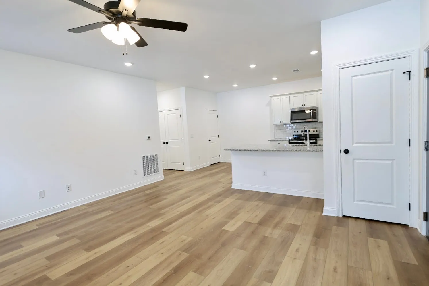 2 bed, 1000 sqft, $1,150 — Photo 1