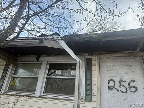 3rd image of 256 Shepley Dr