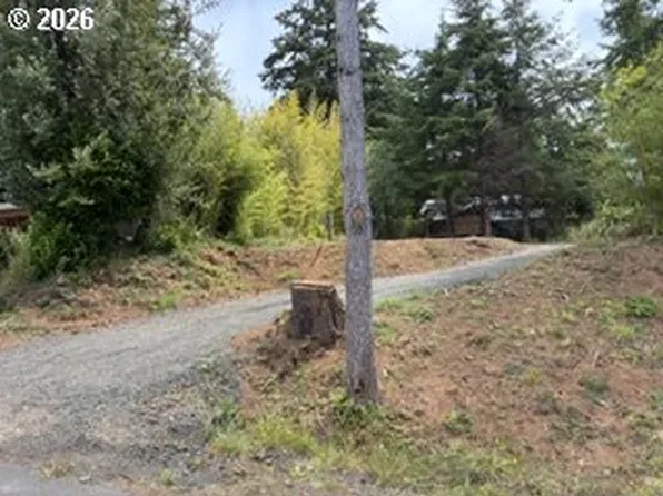 680 Tiara St, Lakeside, OR 97449