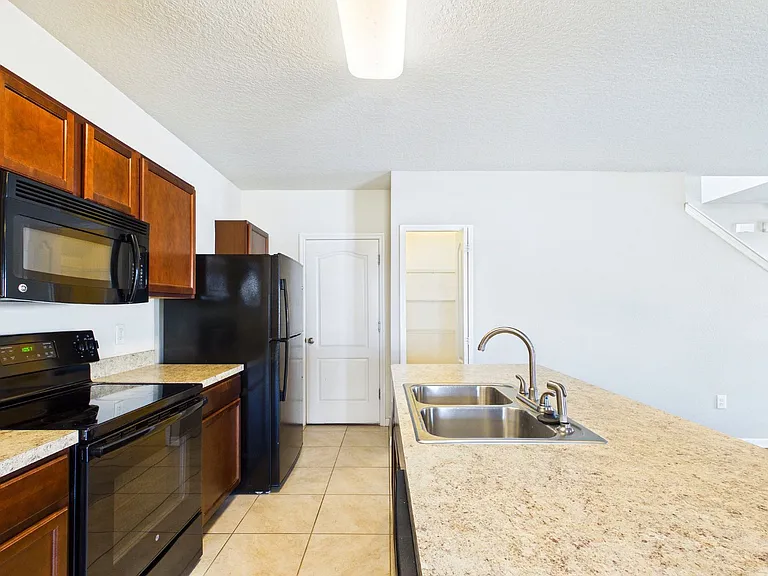 14517 Dunrobin Dr — Photo 22