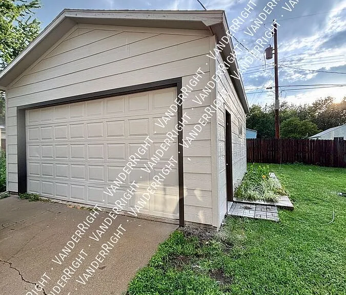 1113 S Blauvelt Ave — Photo 3