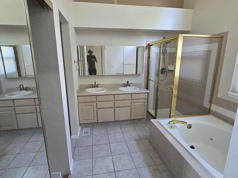 4106 S Granby Cir — Photo 8