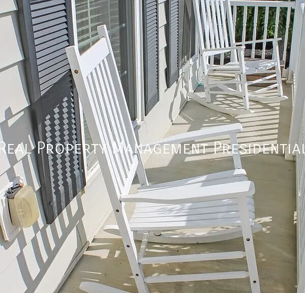 455 Phillips Ln — Photo 24
