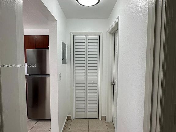 4th image of 16120 NE 19th Pl APT 3
