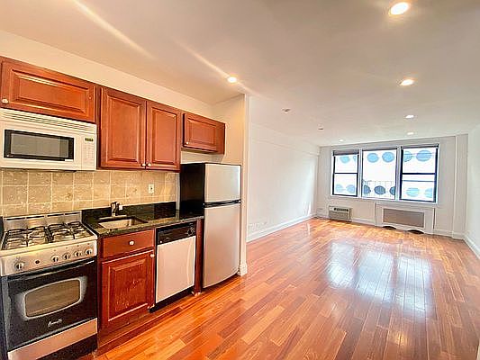 1st image of 205 W 13th St #5S