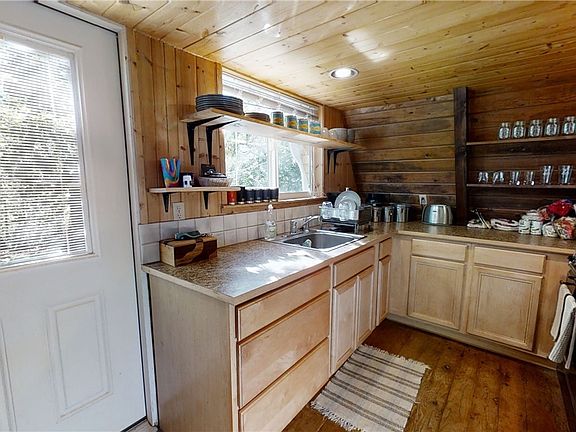 5th image of 1706 Island Dr NW