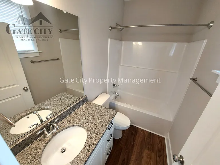 38 E 4th St — Photo 10