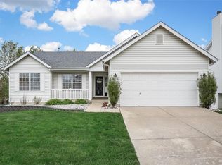 352 Brookhaven Dr, O'Fallon, MO 63368