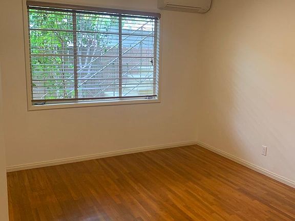 5th image of 4502 1/2 Whitsett Ave